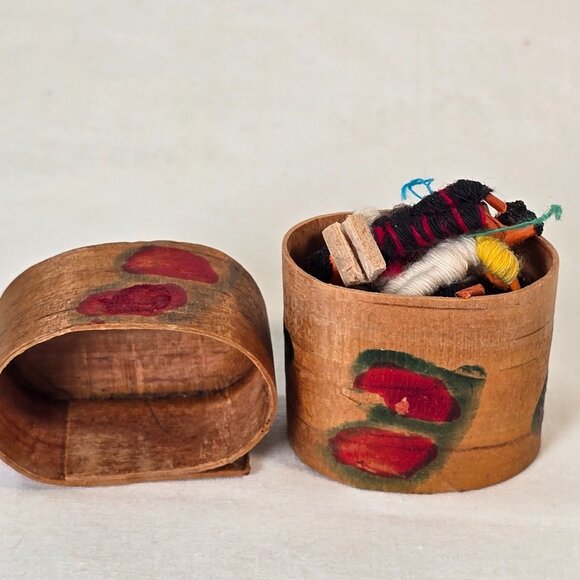 Vintage Guatemalan Worry Dolls Set Handcrafted Folk Art & Painted Box Miniature - Picture 7 of 14